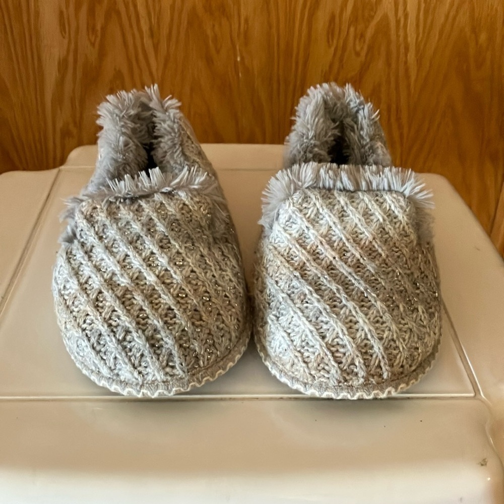 Women’s Muk Luks Comfort Cozy Fairy Dust Sippers Gray Sz L (9-10) New condition